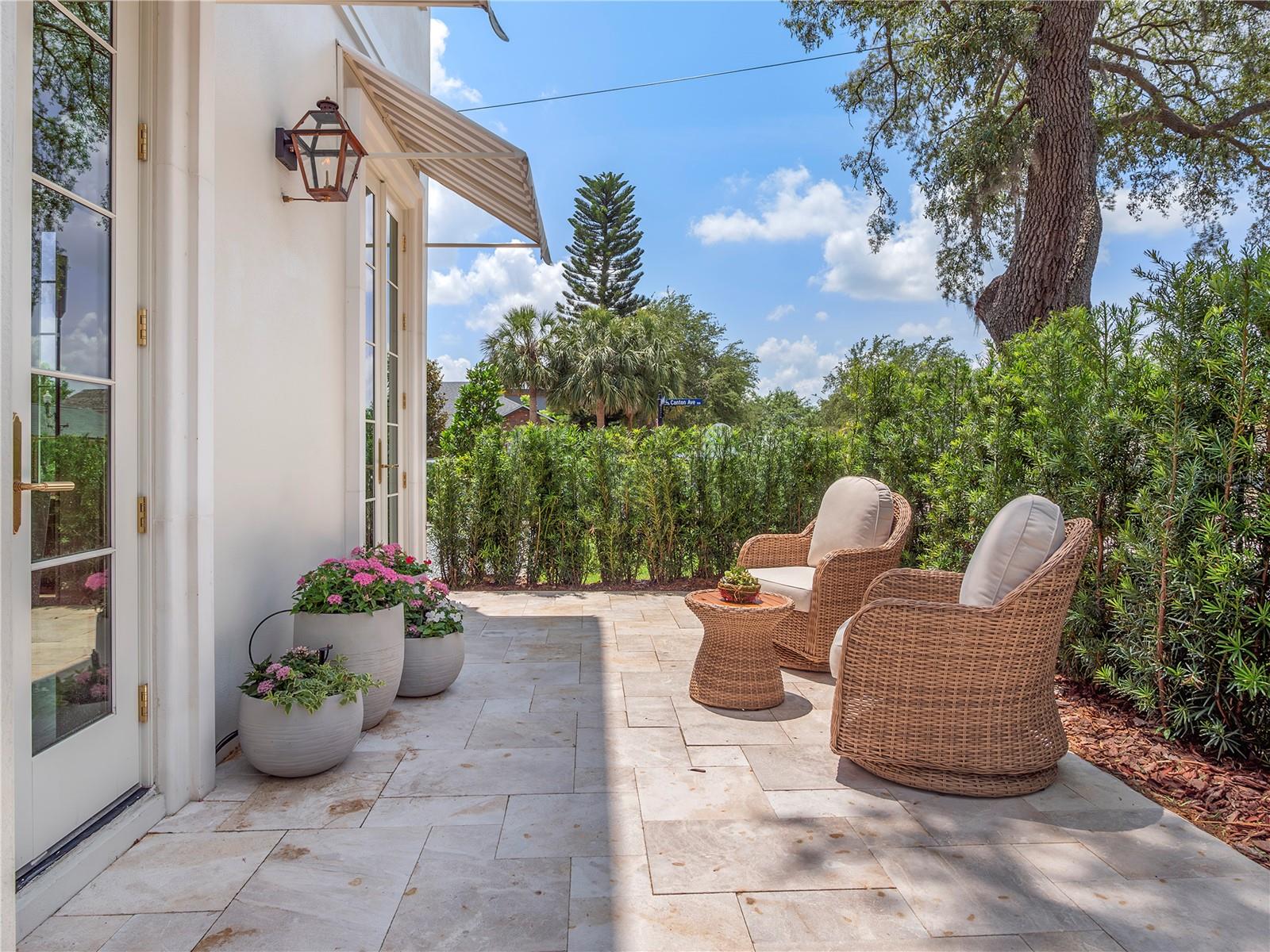 541 W Canton Ave — marble patio